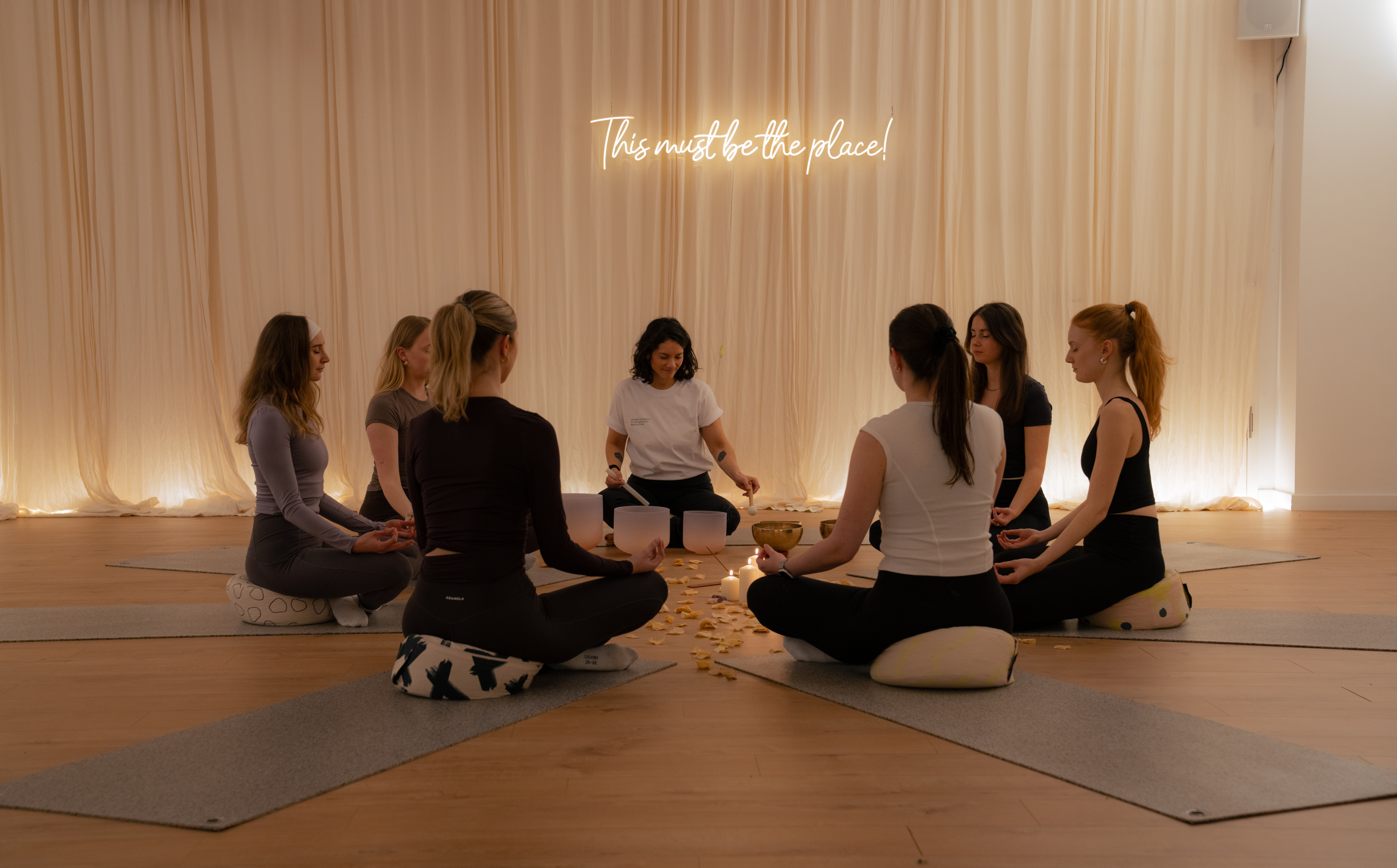 Mehr als Übungen: Unsere Face-Yoga-Kurse & Konzepte bei Rosental