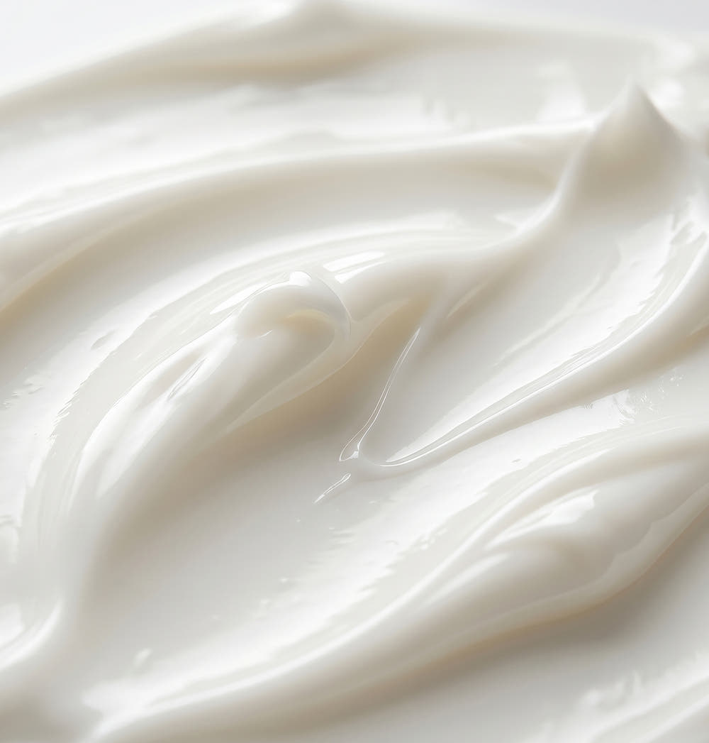 Cremetextur des Botanical Lifting Effect Moisturizer von Rosental Organics in Großaufnahme
